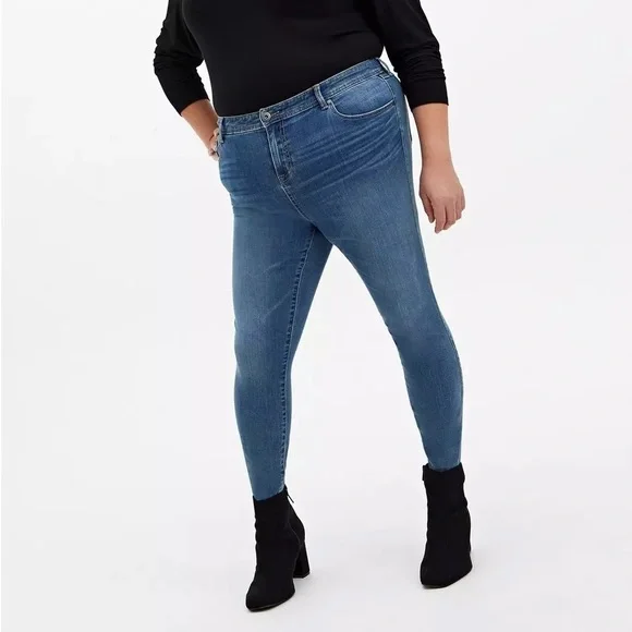 NWOT Torrid Midfit Skinny Jean Size 16T - Picture 2 of 2